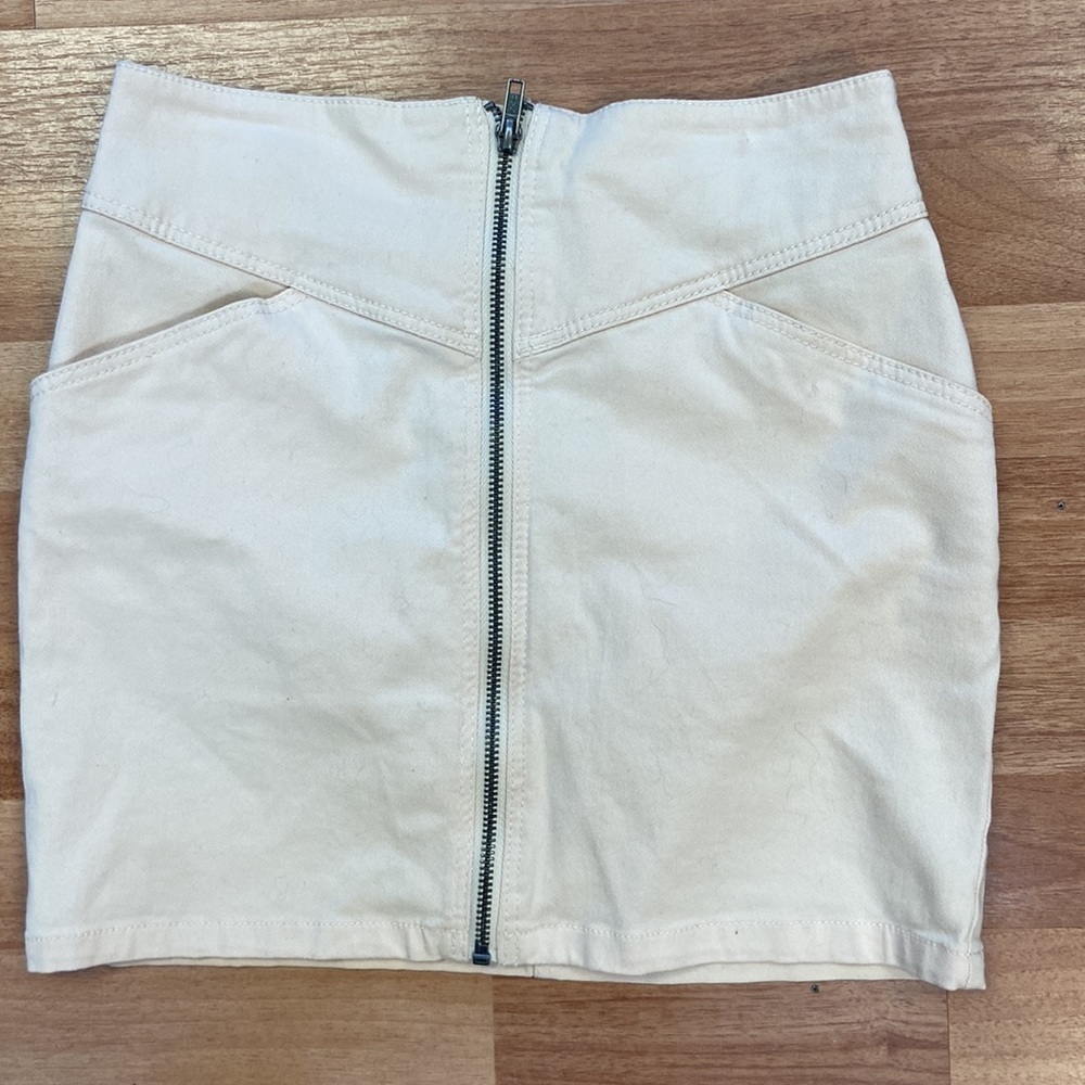 Zip front light peach colored mini skirt size 4